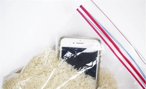Rice to Dry a Wet Phone