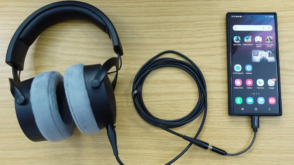 Plug and Unplug Headphones Repeatedly