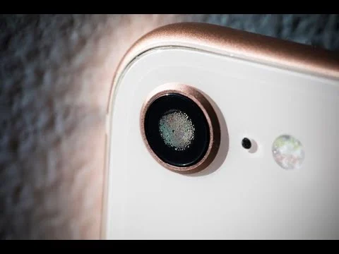 the camera and flash of an iPhone 8 Plus